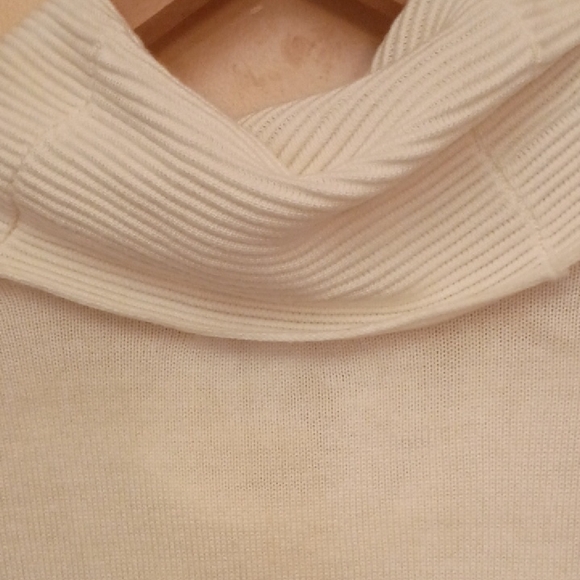 Calvin Klein White and Black Cowl Neck Sweater, Sz M - Picture 4 of 8